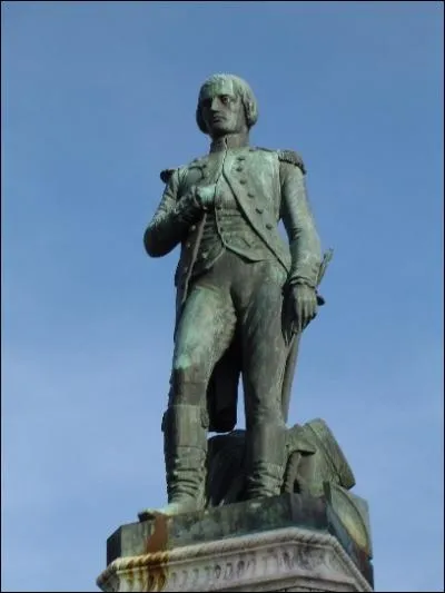 La ville d'Auxonne o vous verrez une statue de Bonaparte en lieutenant est une ville situe dans le dpartement :