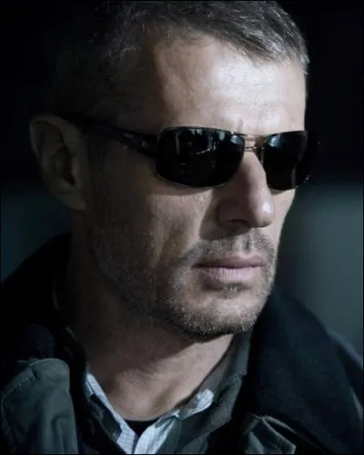 Le film   l'aveugle , avec Lambert Wilson dans le rle principal, est plutt :