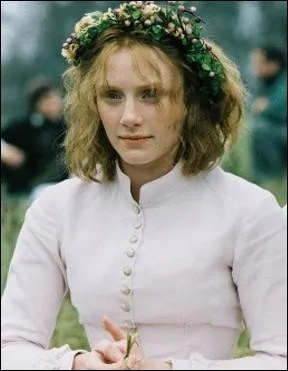 Dans  Le Village , de quelle couleur est la cape porte par la jeune aveugle, interprte par Bryce Dallas Howard, lorsqu'elle quitte le village ?