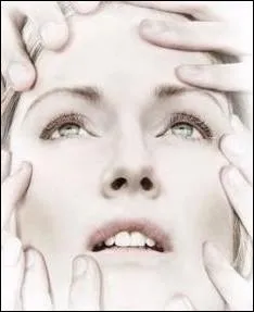 Qu'arrive-t-il  Julianne Moore dans le film  Blindness  ?