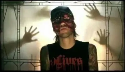 Dans quel clip le voit-on avec ce masque-ci ?