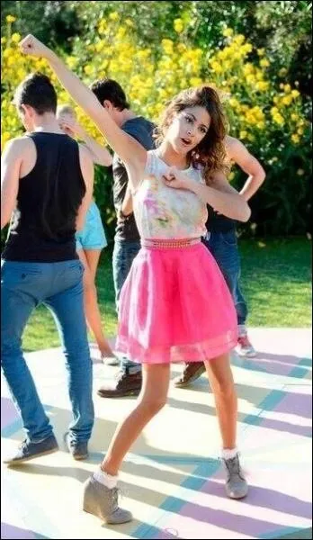 Elle a sorti son premier album le :