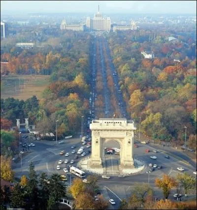 Cette photo a t prise dans la capitale de la Roumanie : quel est son nom ?