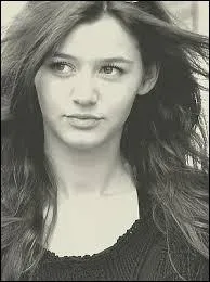Qui est en couple avec Eleanor Calder ?