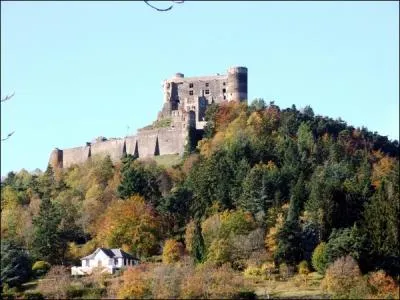 Quel est ce chteau du Puy-de-Dme qui fut la proprit de la famille d'Estaing qui fut pargn par Richelieu et la Rvolution ?