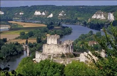 Quel est ce chteau du dpartement de l'Eure construit sur la commune des Andelys dont l'origine remonte  Richard Coeur-de-Lion ?