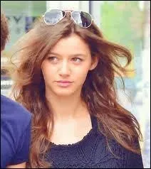 Comment s'appelle la petite amie de Louis ?