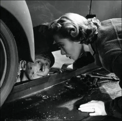 Qui interprte  Charlotte  l'pouse l'pouse de Bourvil dans  Poisson d'Avril , un film de 1954 ?