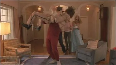 Quel endroit du corps de Warren ne faut-il surtout pas toucher sous peine d'tre tabass par ce dernier ?