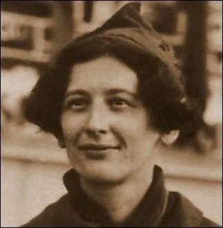 Philosophe franaise ne en 1909 auteur entre autres de   L'enracinement  ... .