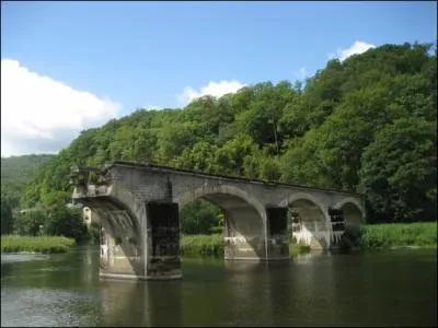 Pont-Cass est une ville de Dominique de 700 habitants :