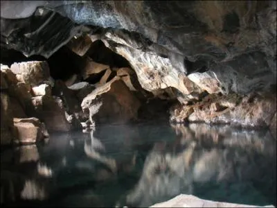 En quelle proportion l'eau contenue par la terre est-elle potable ?