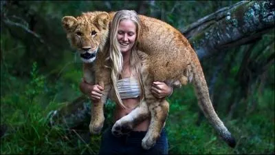 La photo est bien sr magnifique, mais l'idal pour ce jeune lion serait tout de mme la ...