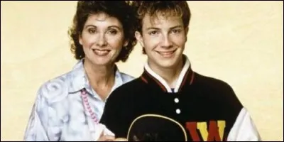 Comment s'appelle l'organisation pour laquelle Benjamin va travailler dans "Les Aventures de Beans Baxter" ?