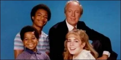 Dans "Arnold et Willy", comment s'appelle le père adoptif des garçons ?