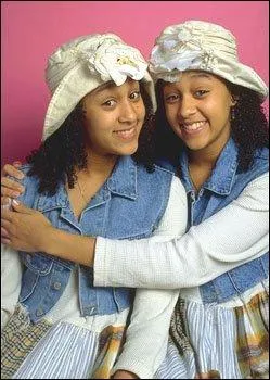 Dans quelle série ces deux soeurs jumelles jouent-elles ?