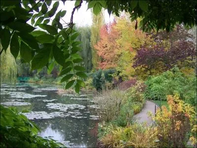 Quelle est l'tendue d'eau douce, parfois artificielle et stagnante, et souvent empoissonne ?