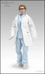 Voici Dana Scully, hrone de la srie X Files, en tenue de laboratoire. A votre avis, comment ont-ils appel cette poupe ?