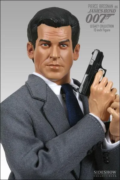 C'est James Bond ! Il y a eu plusieurs acteurs pour l'interprter. A votre avis, cette poupe, c'est ?