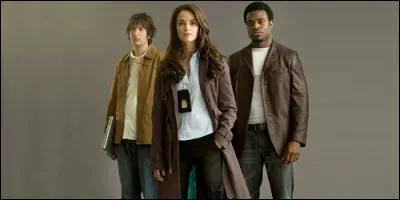 Dans "Angela's Eyes", pour quel organisme Angela Hanson travaille-t-elle ?