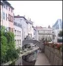 Je me rends  Montbrison ( Loire ). Cette ville est chef-lieu ...