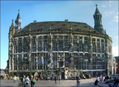 Et Aix-la-Chapelle, qui a connu son apoge sous Charlemagne ?