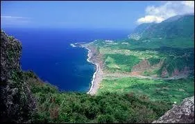 Lequel de ces archipels n'appartient pas  l'Espagne ?