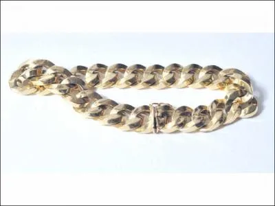 Il est form d'une chane de mailles aplaties. Quel nom porte ce bracelet ?