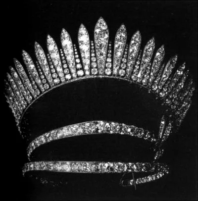 Souvent rehausse de pierreries, cette parure de tte en forme de couronne est un :