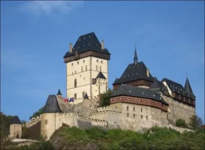 Quand le Soleil du soir parcourt les Tuileries / Et jette l'incendie aux vitres du chteau, / Je suis la Grande Alle et ses deux pices d'eau / Tout plong dans mes rveries !