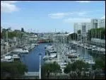 Nous restons en Bretagne et nous nous rendons  Lorient ( Morbihan ). Cette ville est chef-lieu ...