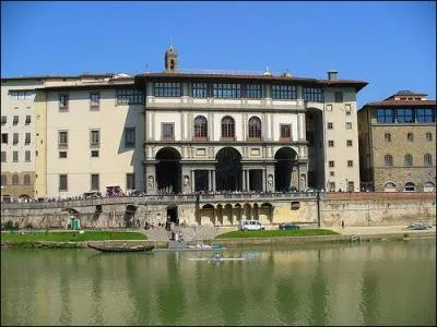 Quel type d'oeuvres le muse des Offices  Florence accueille-t-il ?