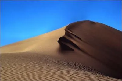 Quelle est cette tendue que l'on surnomme la  Mer de la mort  ?