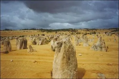 Comment s'appelle le site situ dans le parc national de Nambung, en Australie occidentale ?