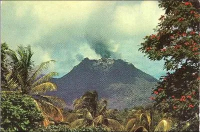 Quel volcan est le point culminant de la Guadeloupe, avec 1467m ?