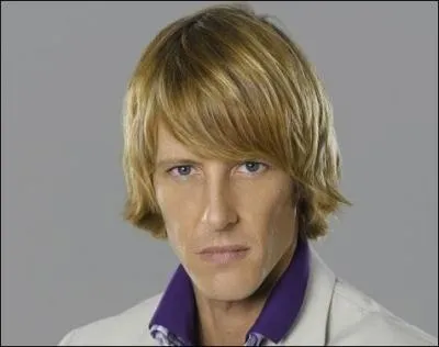 Qui a vol la carte de crdit de Nolan ?