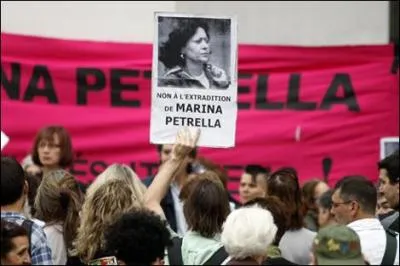 L'ex-membre des Brigades rouges Marina Petrella a t transfre dans un hpital civil, mais reste toujours incarcre et sous menace d'extradition en Italie. Qu'a-t-elle dclar  son m
