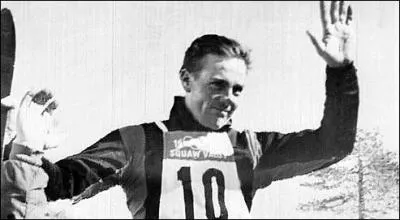 Il a remport la mdaille d'or en descente aux JO de Squaw Valley en 1960. C'est lui qui a invent la position dite  de l'oeuf . Il s'appelle :