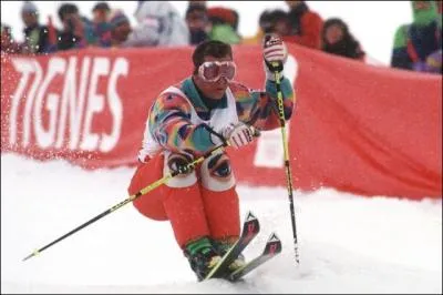 Comment s'appelle ce spcialiste du ski acrobatique, mdaille d'or aux JO d'Albertville et triple champion du monde de sa discipline entre 1989 et 1995 ?
