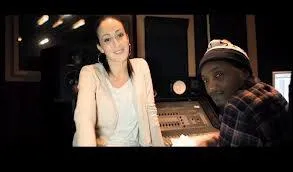 Comment se nomme la chanson chantait en duo avec Soprano ?