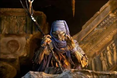 Comment s'appelle les hommes faits de charbon qui les accompagne ?