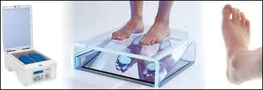 Pour effectuer un examen clinique, quel appareil le podologue utilise-t-il ?