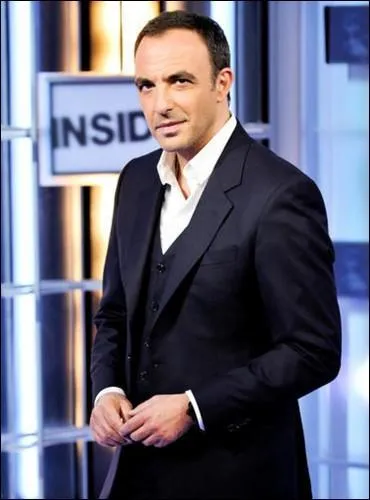 Avec qui Nikos Aliagas prsente-t-il l'mission  50 minutes inside  ?