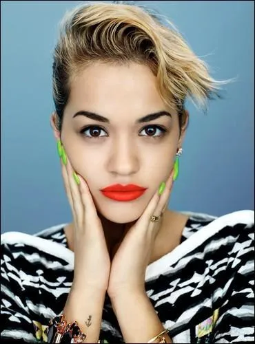 Comment s'appelle cette popstar qui commence  percer et qu'on compare normment  Rihanna ?