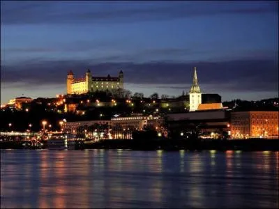 Quelle affirmation  propos de Bratislava est errone ?