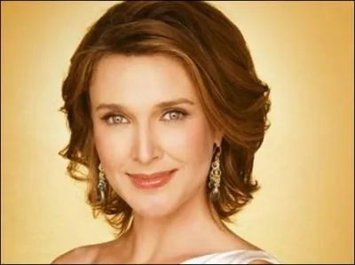 Dans la saison 1, comment s'appelait la femme qui s'est suicide ?