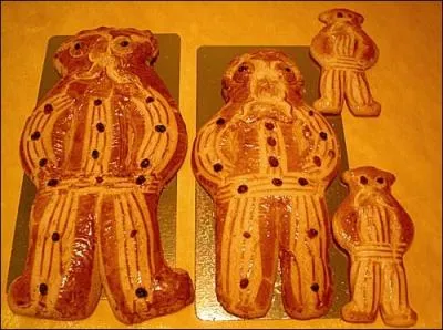 A Valence dans la Drme, on peut-voir un dlicieux gteau contenant de petits morceaux d'corce d'orange confite et parfum  la fleur d'oranger, quel est son nom ?