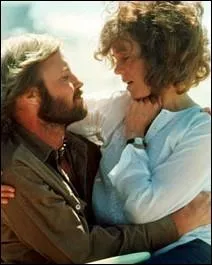 Dans le film  Le Retour , Jane Fonda est l'pouse frivole d'un officier amricain qui tombe amoureuse d'une autre soldat devenu, lors de la guerre du Vietnam, ____________.