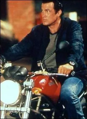 De quel film avec Steven Seagal, qui comporte en partie le mme casting que  Romo doit mourir , est tire cette photo ?