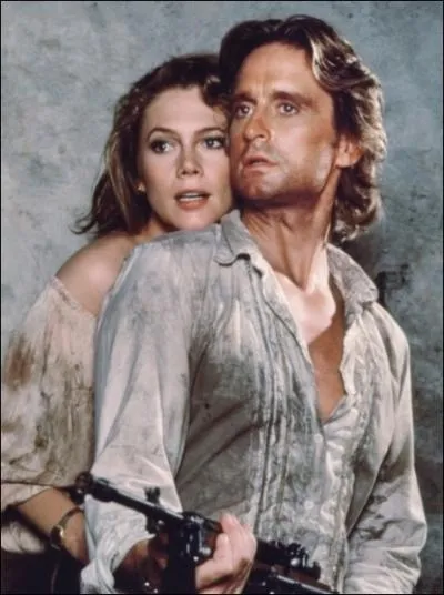 Vers quel pays  la poursuite du diamant vert  a-t-elle men Kathleen Turner et Michael Douglas ?